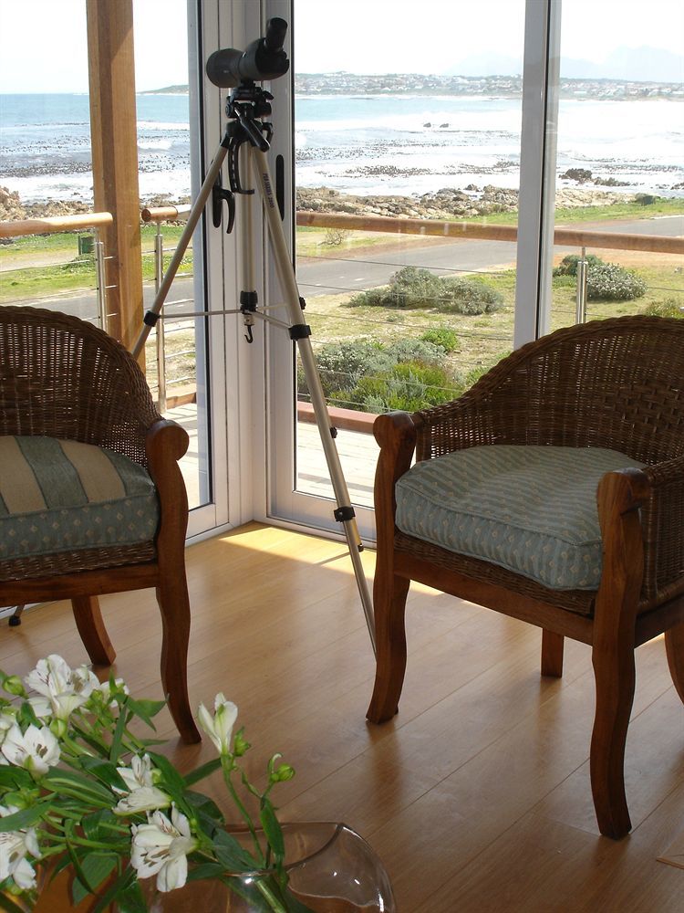138 Marine Beachfront Guesthouse Hermanus Exterior foto